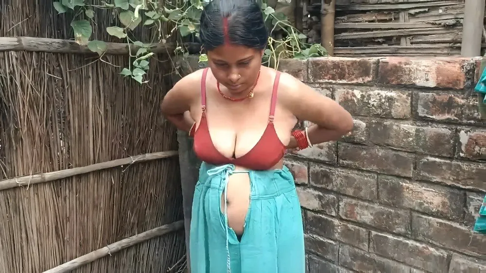 Desi Village Bhabhi Amrita Cock Sucked While Outdoor Bathing And Drunk Cum