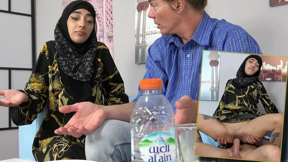 [SexWithMuslims] Lunita Galactica (sexy Muslim Babe Spreads Her Legs Instead Of Cooking Lunch  06…