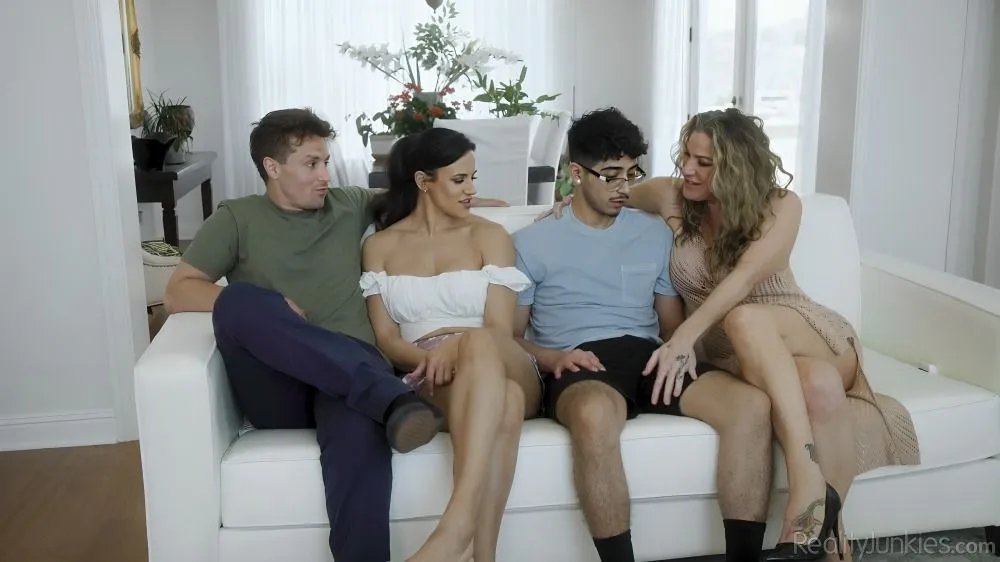 Mommy Swap 4 – Deep Inside A Hot Mom [RealityJunkies] Penny Barber