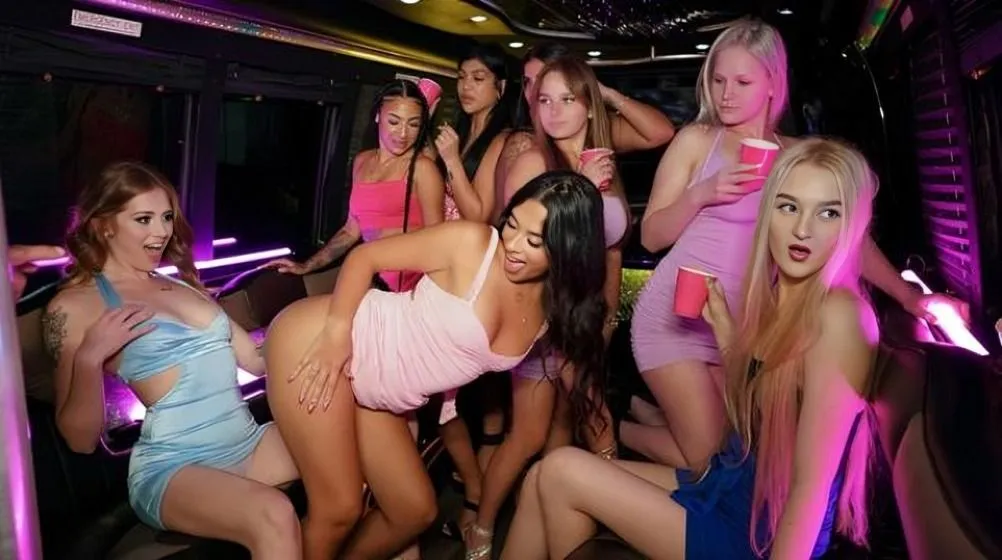 [RealityKings] Lucy Foxx, Luxe La Fox – Dirty And Driven