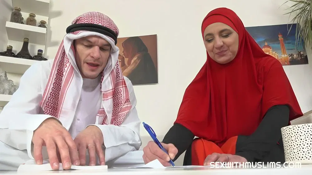 [SexWithMuslims] Livia Venom – Black Stockings And Lace Are Hidden Under The Hijab