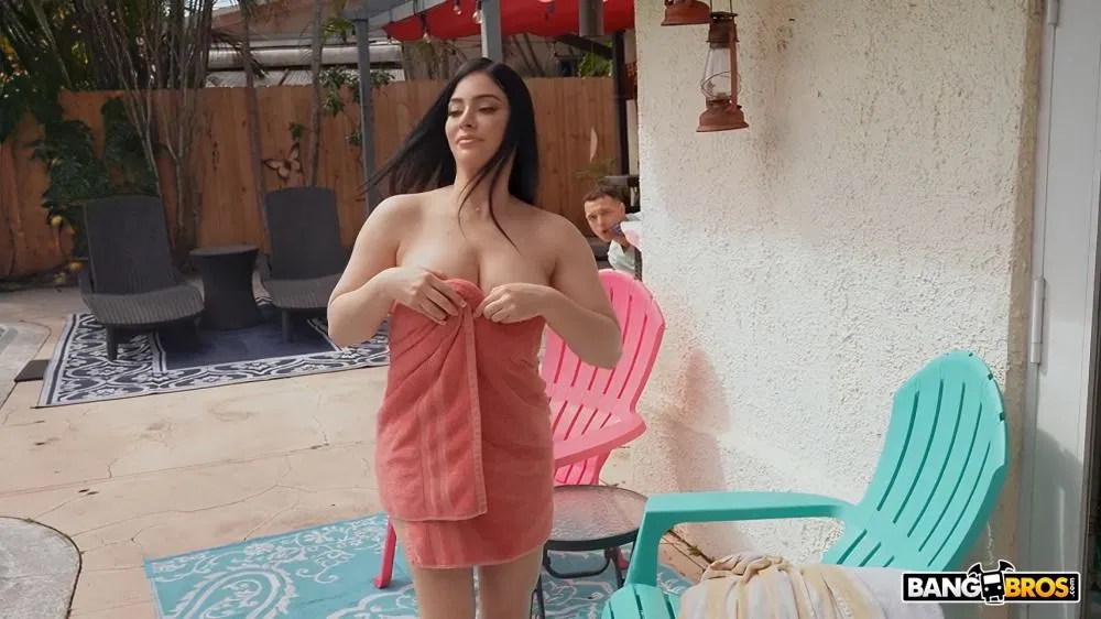 [BangBros] Sienna Santana – Fucking My Friend’s Mom