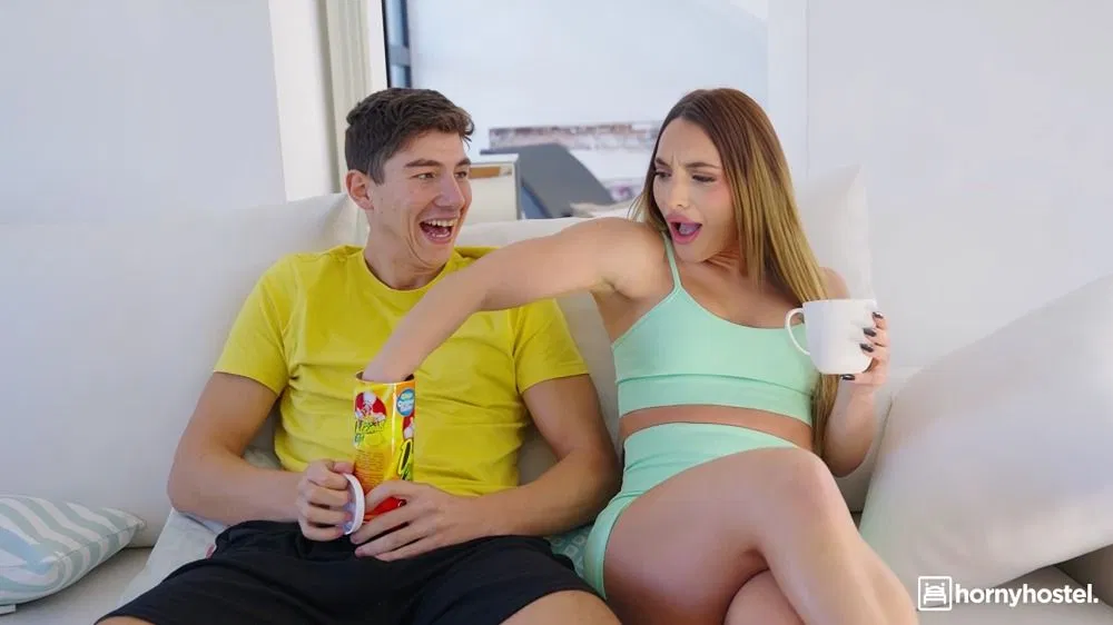 [HornyHostel] Sara Diamante – Prankster Scores Roomie Pussy