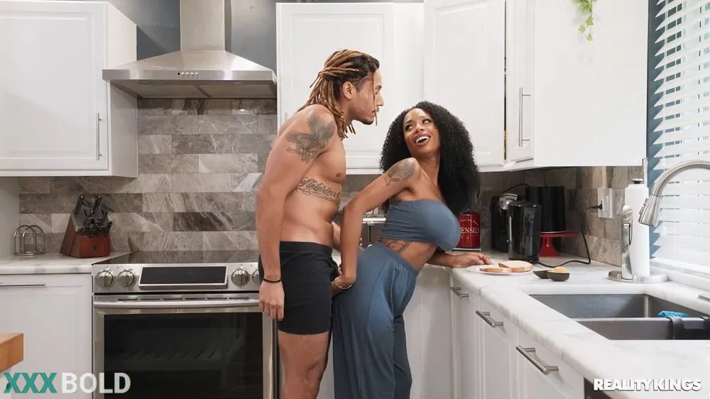 [RealityKings] Sarai Minx – Her Daily Spread