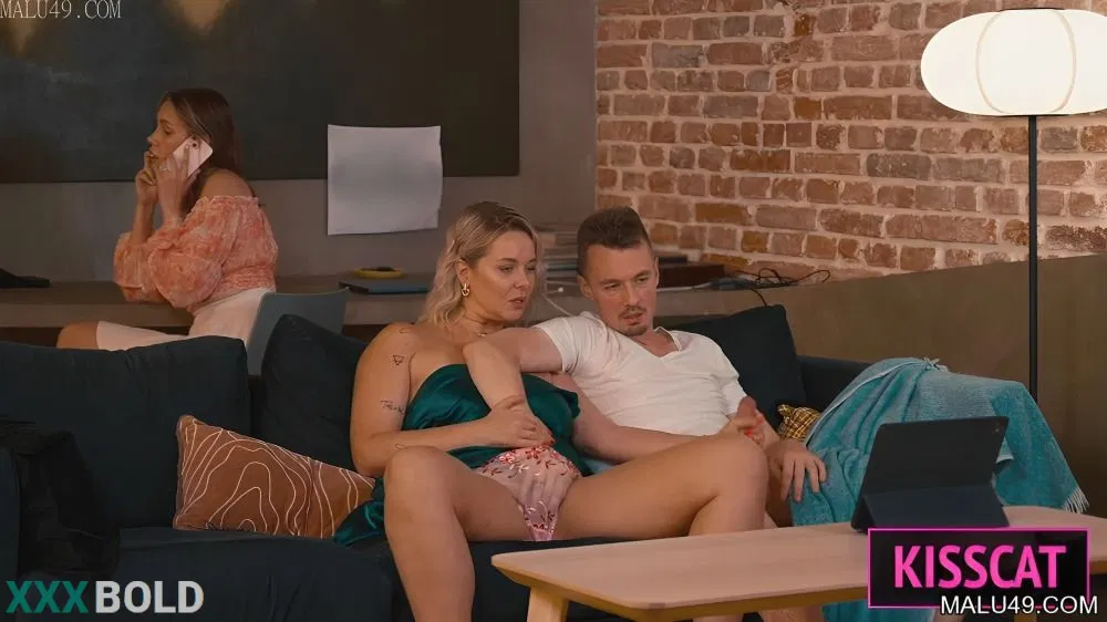 Why Step Mom Nikky Dream Cheats With Mr Cat – Kisscat Joins Share Bed 3some