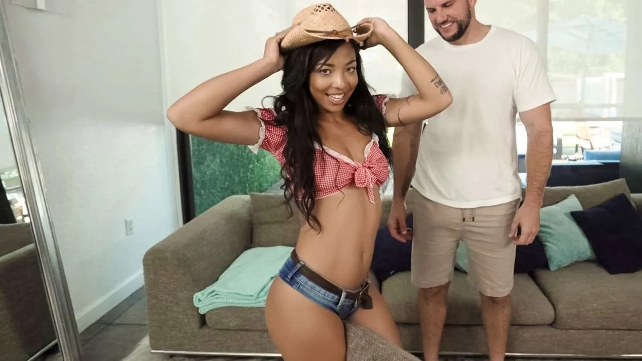 Cosplaying With Cock – HotGirlsGame Malina Melendez – RealityKings – 2023
