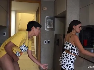 This Guy Decided To Have Sex With His Latin Stepmommy