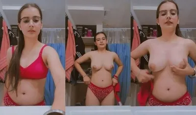 Cute Indian Girl Specs Shows Her Boobs