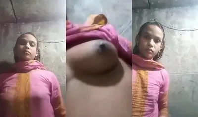 Horny Indian Rude Girl Fingering And Shows Boobs