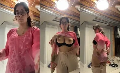 Sexy Paki Mal Shows Her Ass And Boobs