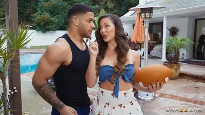 [Brazzers] Cherie Deville – Trespassing Her Yard