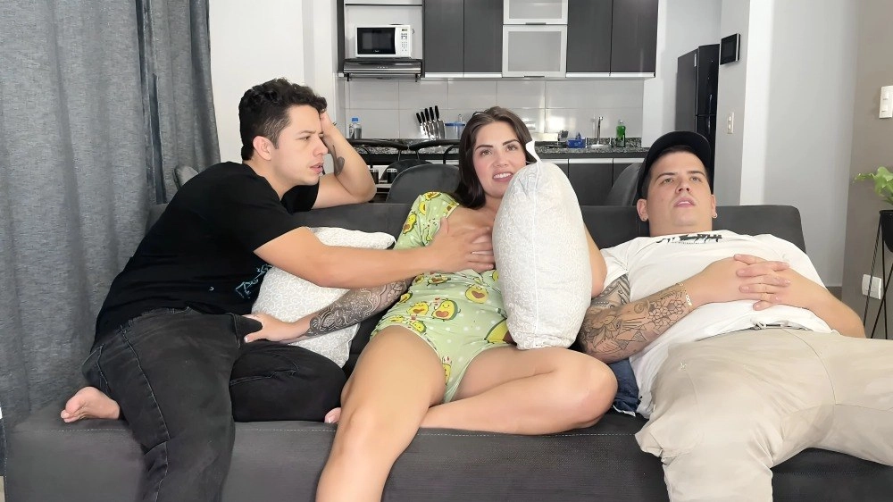 Cuckold Husband Cooking While I Fuck With His Best Friend And Creampie- Sara Blonde And Logan Sal…
