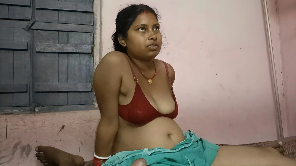 Sexy Bhabhi Sucked Her Husbands While Bathing And Took Out Water