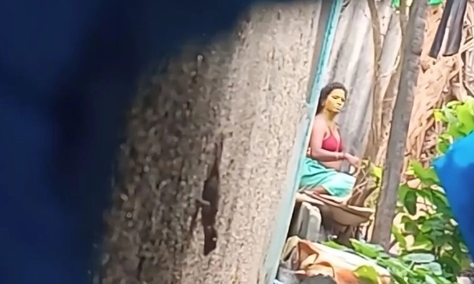 Tamil Village Aunty Bathing Someone Secretly Recorded – Turmeric Bath
