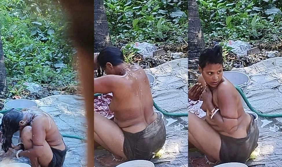 Desi Sexy Bhabhi Summer Season Nude Bathing Caught