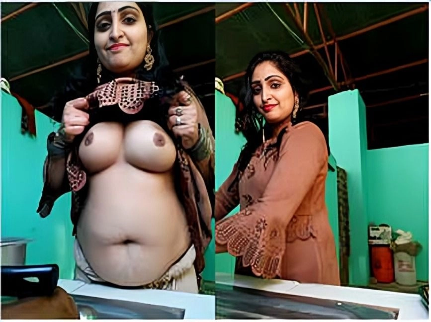Hot Lata Bhabhi Shows Boobs