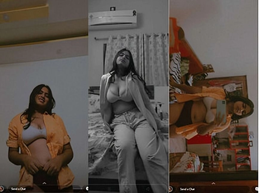 Sexy Indian Girl Shows Boobs