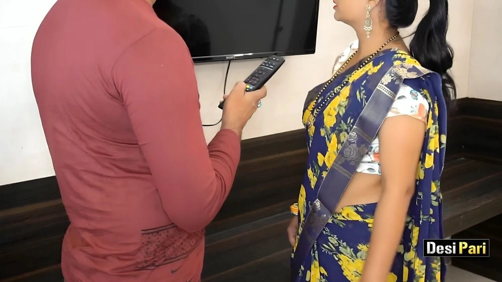 Desi Pari Bhabhi Seduces Tv Mechanic For Sex With Clear Hindi Audio