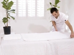 Reagan Foxx Cougar Fucks Handsome Stud