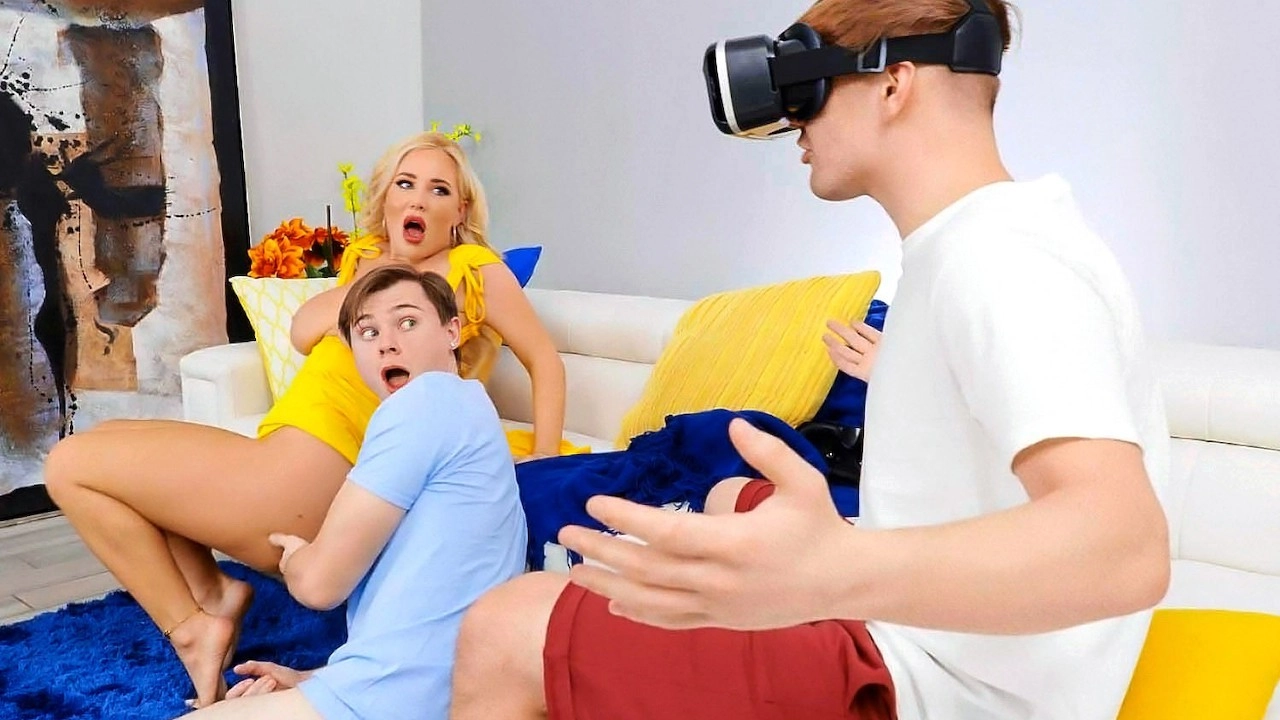 Pumped For VR!!! – BrazzersExxtra – Savannah Bond