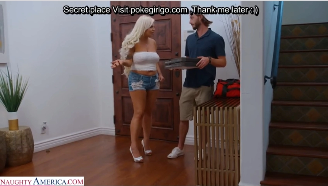 Deliver some food to my best friend mom – Milf