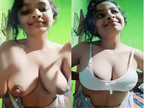 Sexy Desi Girl Shows Her Big Boobs