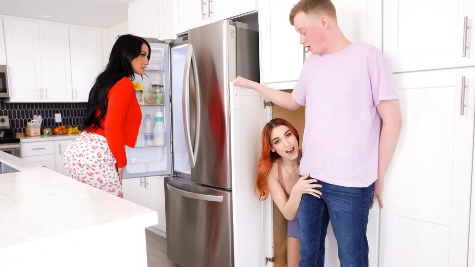 Hide And Seek With My Stepsister – S27:E1 / 05.05.2023 – [BrattySis] Delilah Day