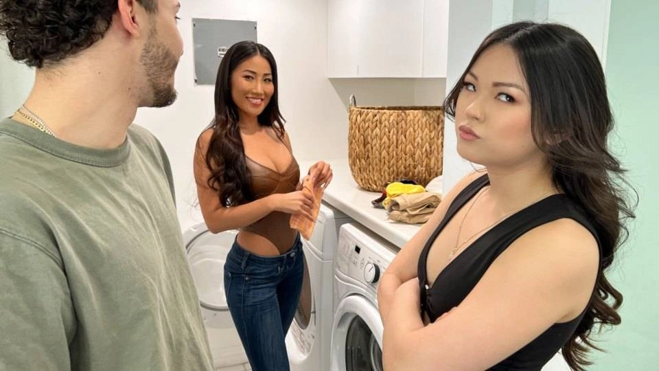 Cum Back, My Massage Isn’t Over – [MomsBangTeens] Lulu Chu, Jennie Rose
