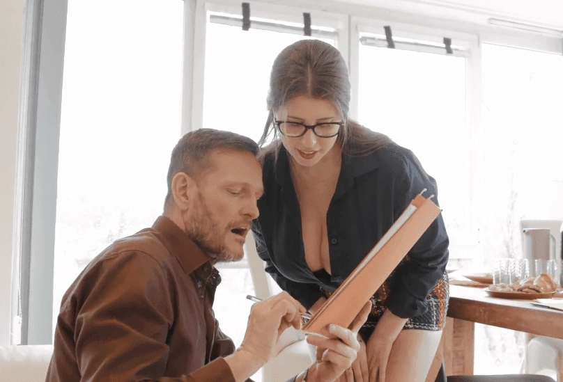 Showing House, Showing Ass / 05.06.2023 – [BigNaturals] Lady Lyne