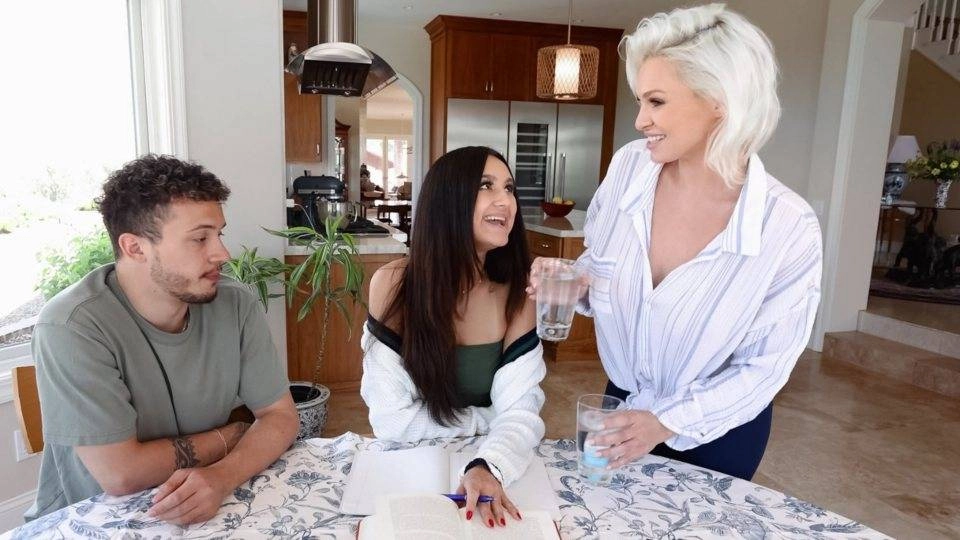 He’s Gone, Let’s Fuck – [MomsBangTeens] Eliza Ibarra, Charli Phoenix