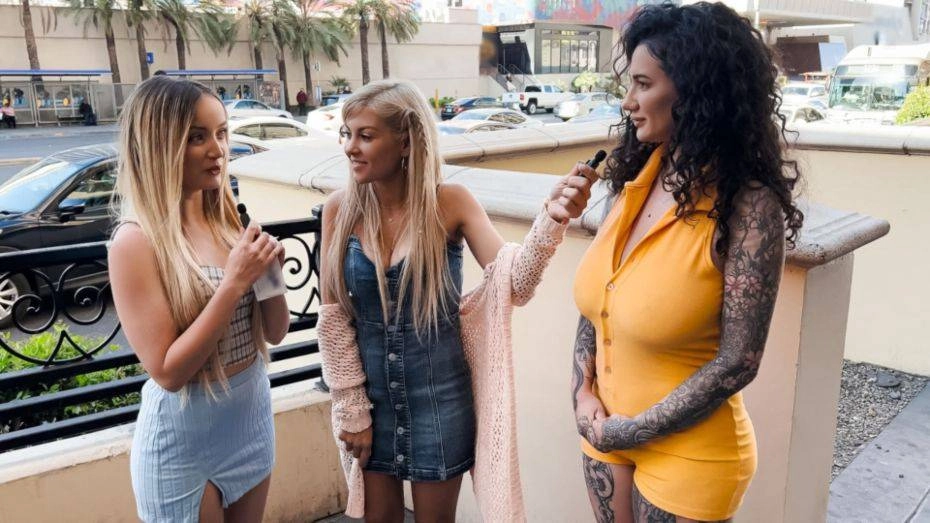 Sexy Chicks On The Strip – [MomsLickTeens] Kayla Kayden, Arabelle Raphael, Maria Kazi 