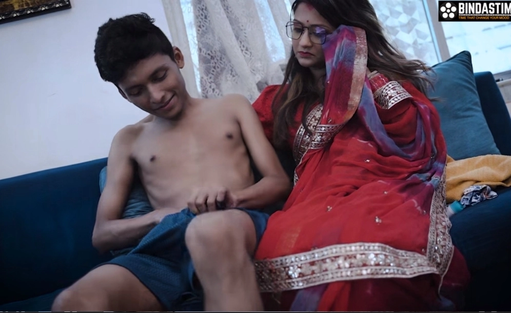 Thirki Aurat Makan Malik Ne apne naukaro ko chodne ka training deti hai ( Hindi Audio )