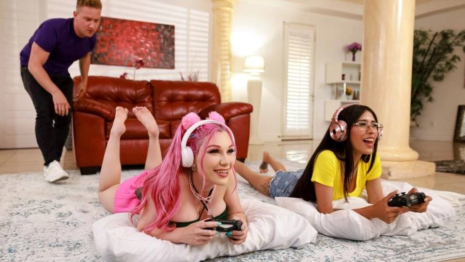 Hot Gamer Craves Freeuse Anal – [HotGirlsGame] Lily Lou