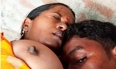 Haut Indian Desi Bhabhi Kissing