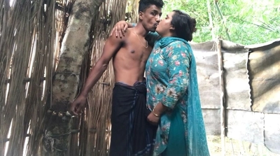 Devor And Bhabhi Go To A Very Old House And Suddenly Have Sex With Fear