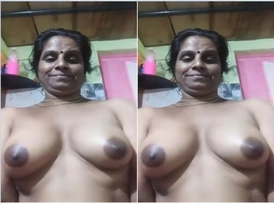 Desi Bhabhi Shows He Boobs And Pussy