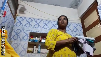 Indian Bhabhi Shows Her Big Boobs Bathroom