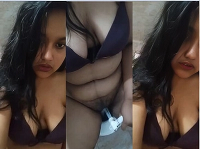 Sexy Indian Girl Shows Her Pussy