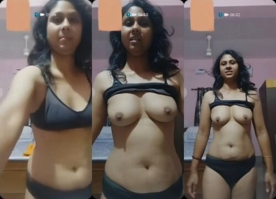 Sexy Indian Bhabhi Shows Boobs Video Call