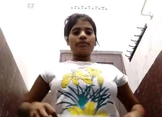 Desi girl showing