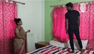 AC mechanic started repairing the Lady’s dream of having hard sex