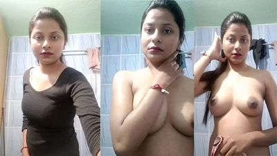 Beautiful Maal Babe in Bathroom Showing